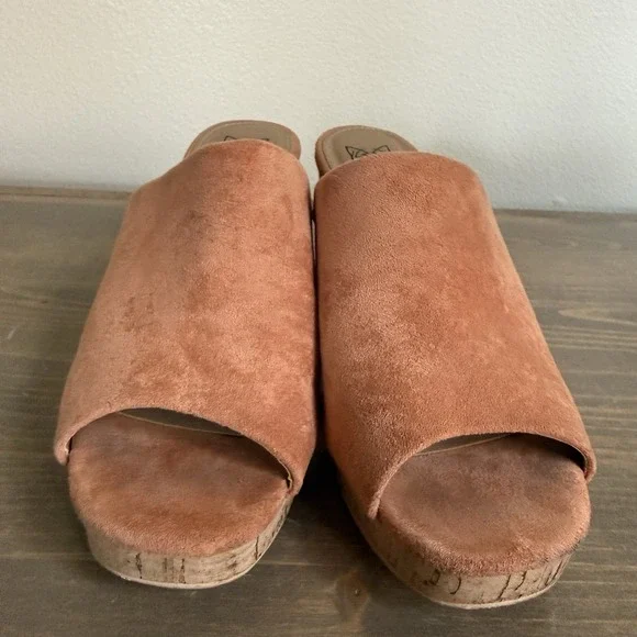 Beast Fashion Womens 7 Tan Brown Faux Suede Peep Toe Slip On Cork Heels Sandals - Picture 3 of 9